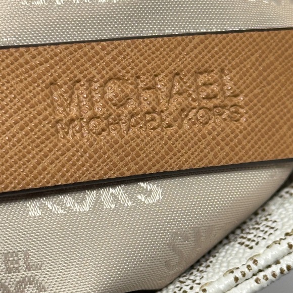 Michael Kors Hamilton Traveler Crossbody – Vanilla Signature Logo - Picture 10 of 15